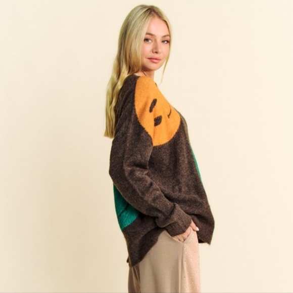 DAVI & DANI Knit Smiley Face Contrast Long Sleeve Oversized Pullover Sweater Top - Picture 4 of 16